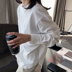 Long -sleeved T -shirt